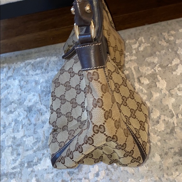 Gucci Shoulder Bag - Picture 4 of 11